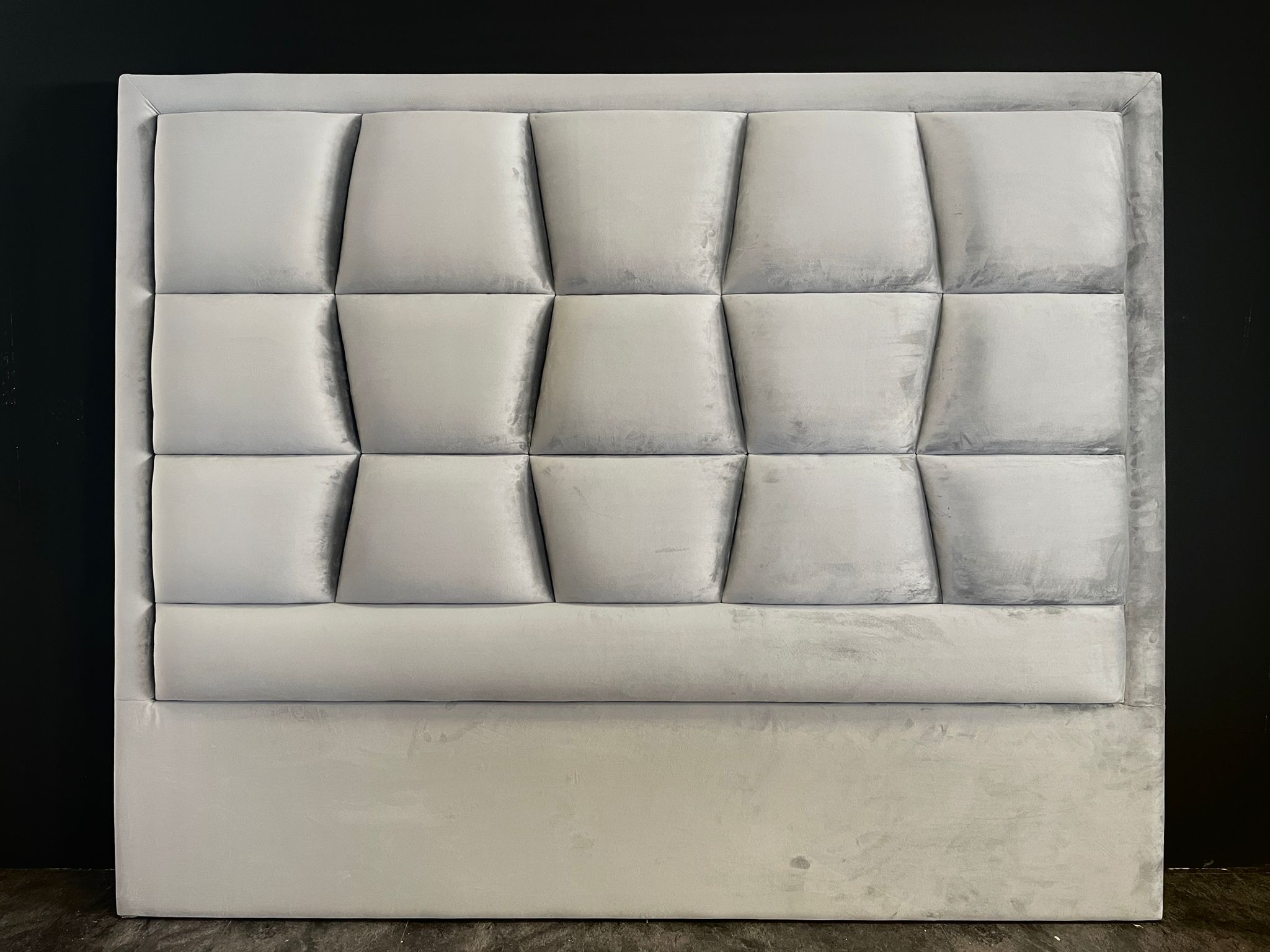 Kopfteil in Samtoptik und 3D-Optik Kopfteil in Samtoptik und 3D-Optik