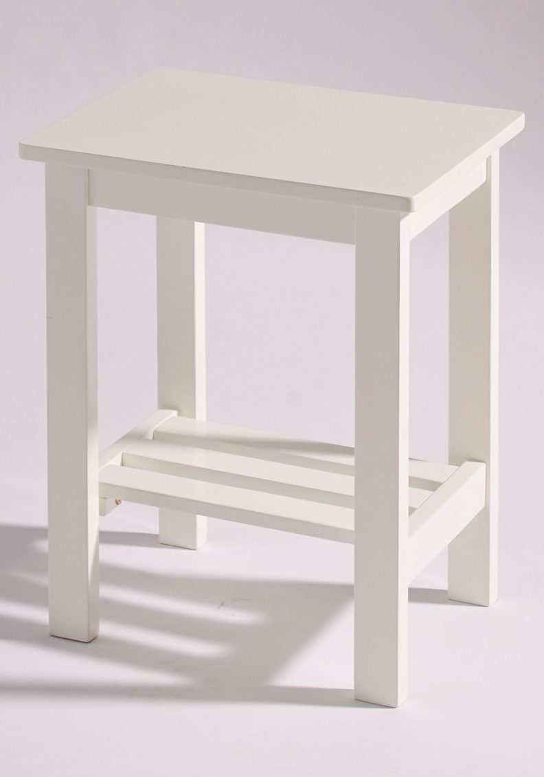 Beistelltisch mit kleinen Ablagefach Beistelltisch mit kleinen Ablagefach