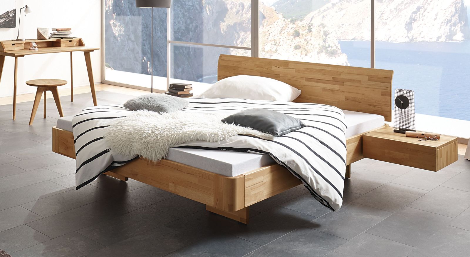 Bett 200x200 cm, Kernbuche Massivholz, natur geölt Bett 200x200 cm, Kernbuche Massivholz, natur geölt